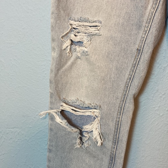 TNR Womens Size 27 Distressed Ripped High Rise Mom Jeans Blue Denim Frayed Hem - Picture 3 of 16